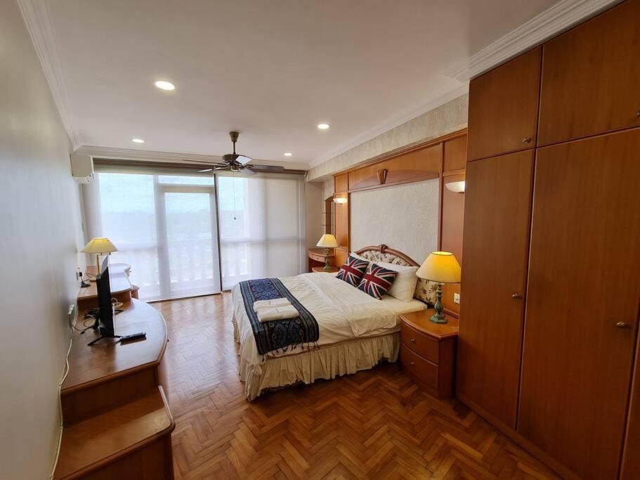 Lovely Waterfront Riverbank Suite With Pool Kuching Bagian luar foto